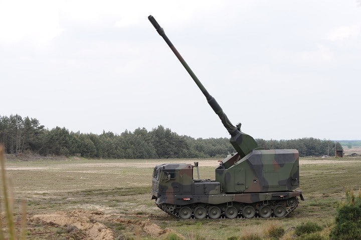 Unmanned and autonomous 155 MM / L52 artillery module