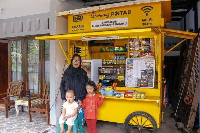 One of Warung Pintar's smart kiosks 